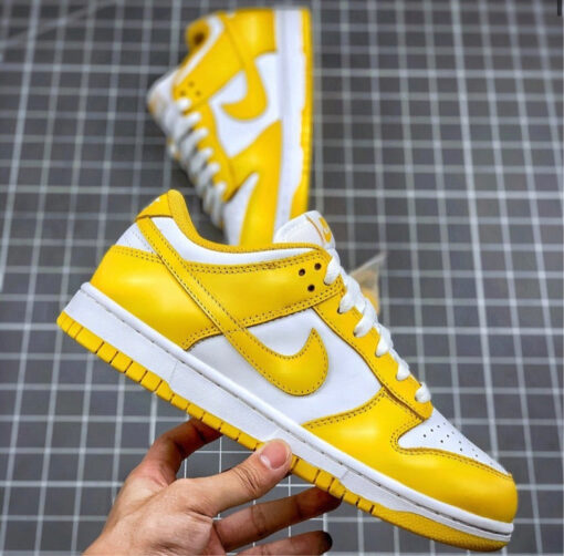 NIKE SB DUNK LOW YELLOW - Image 2