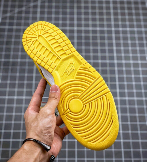 NIKE SB DUNK LOW YELLOW - Image 4