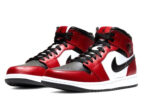 NIKE AIR JORDAN MID CHICAGO TOE - Image 3