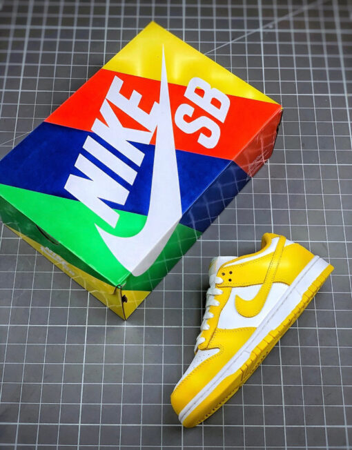 NIKE SB DUNK LOW YELLOW - Image 6