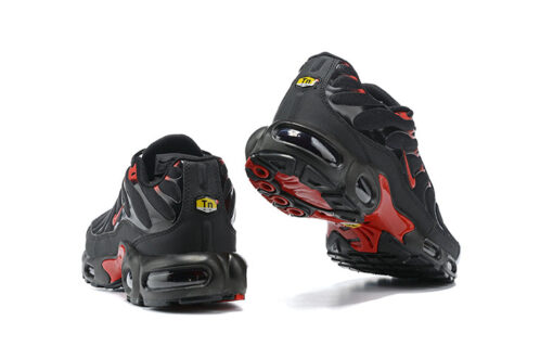 NIKE AIR MAX PLUS TN BLACK RED - Image 4