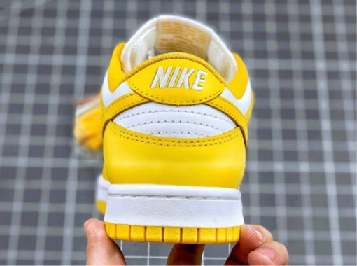 NIKE SB DUNK LOW YELLOW - Image 3