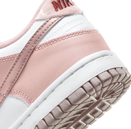 Nike SB DUNK Low Pink Velvet GS - Image 4