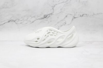 Yeezy Foam RNNR Ararat