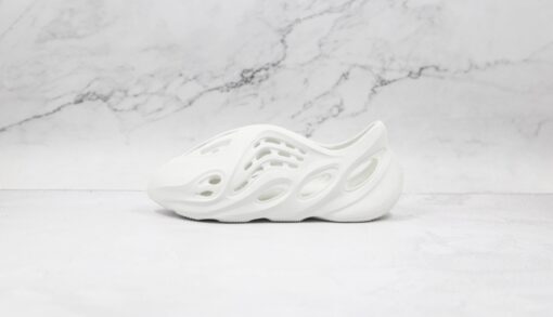 Yeezy Foam RNNR Ararat
