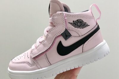 Nike Air Jordan 1 pink
