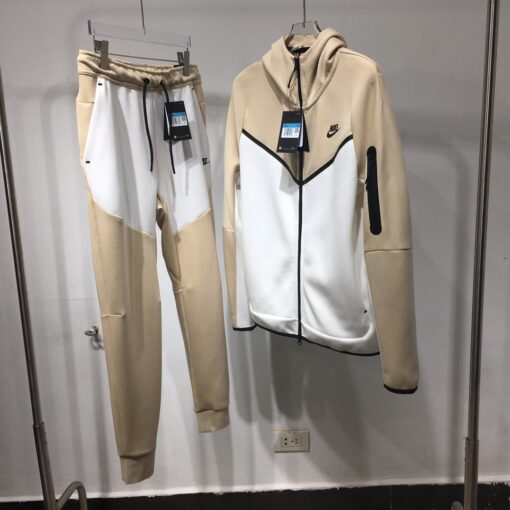 Nike Tech - Image 3