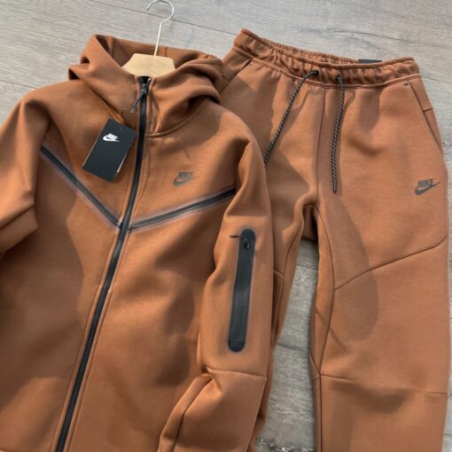 Nike Tech - Image 2
