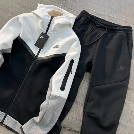 Nike Tech - Image 2