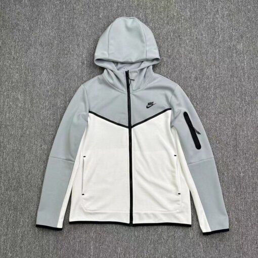 Nike Tech - Image 2