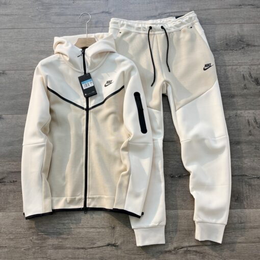 Nike Tech