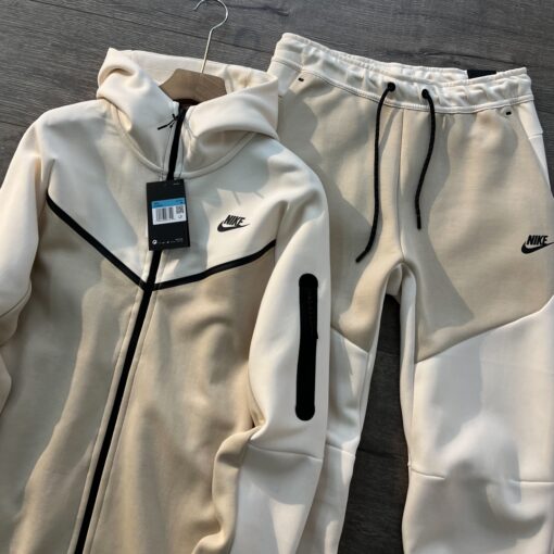 Nike Tech - Image 2