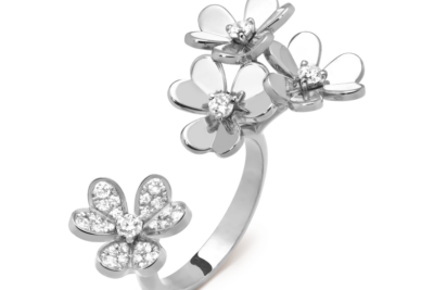 Frivole Between the Finger ring