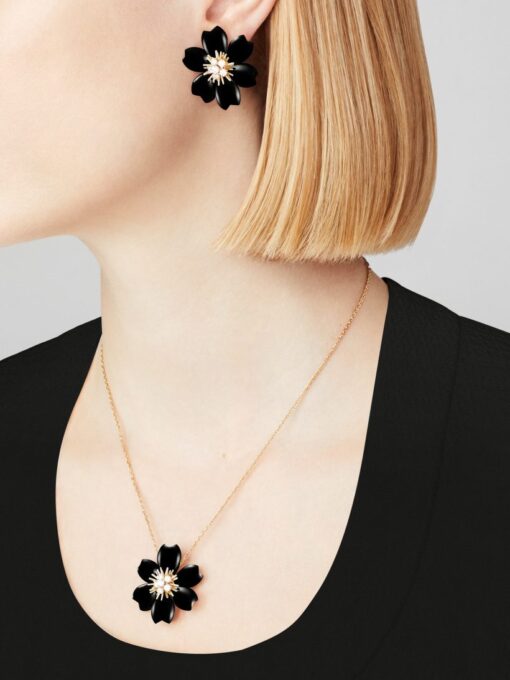 Rose de Noël earrings - Image 3