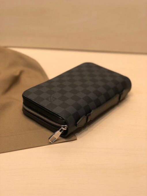LV Wallet - Image 3