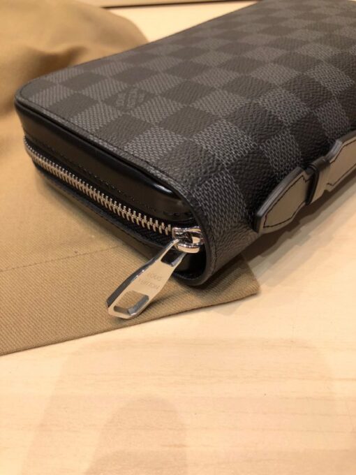 LV Wallet - Image 4