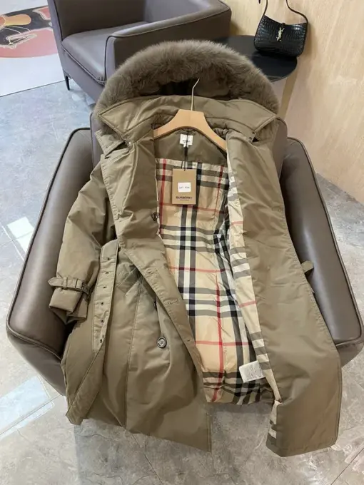 Burberry Women Jacket - Image 2