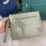 LV Takeoff Pouch Beige