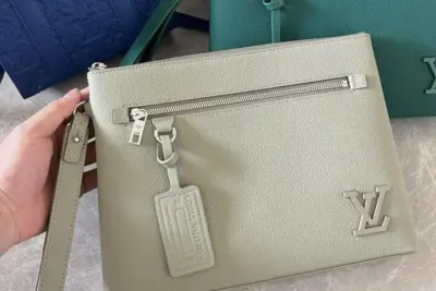 LV Takeoff Pouch Beige