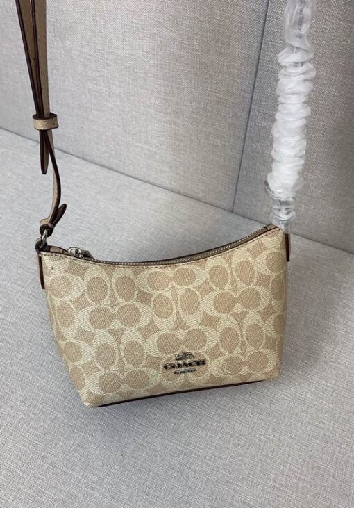 Coach Armpit Bag Golden - Image 3