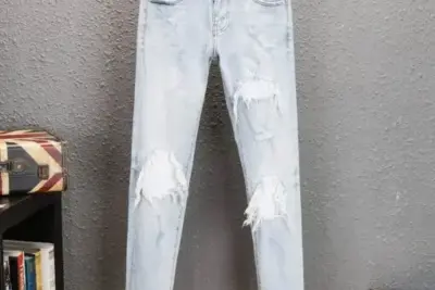 Amiri MX1 Distressed Skinny Jeans Light Wash