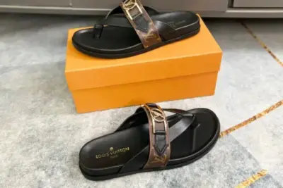 LV Slipper Black