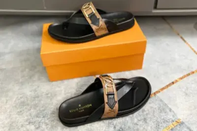 LV Slipper Black