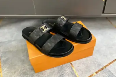 LV Slipper Black