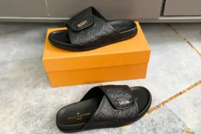 LV Slipper Leather Black