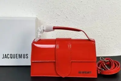 Jacquemus Shoulder Bag In Glossy Red