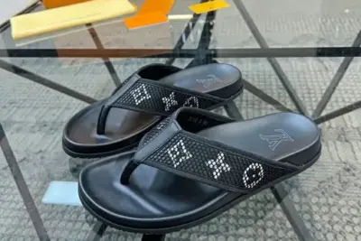 LV Monogram Sandels Black