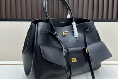 Balenciaga Belair Carry Glossy Black