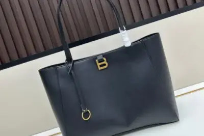 Balenciaga Hampton Carry Black