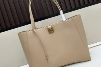 Balenciaga Hampton Carry Beige