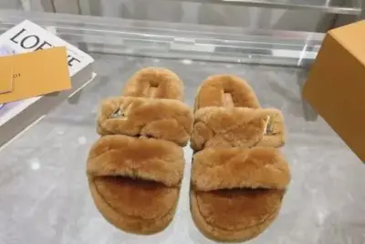 LV Bliss Comfort Mule Shearling Crossover Straps Embroidered With Heritage Malletage Pattern Light Brown