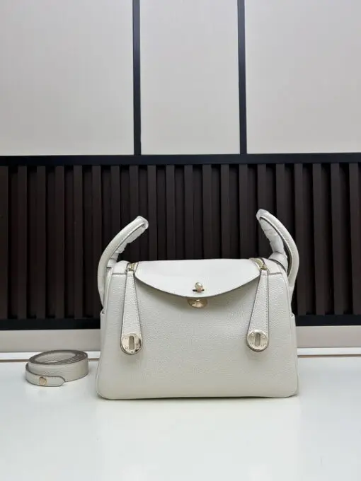 Hermès Lindy 26 Handbag Clemence Leather White - Image 3