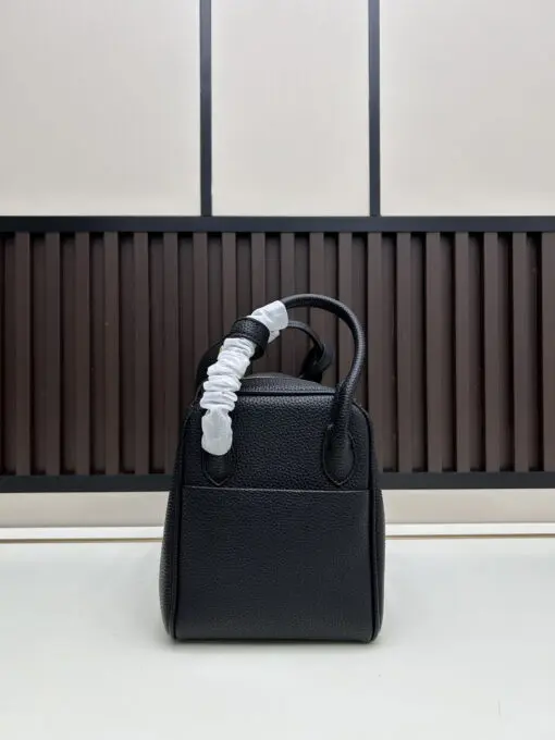 Hermès Lindy 26 Handbag Clemence Leather Black - Image 2