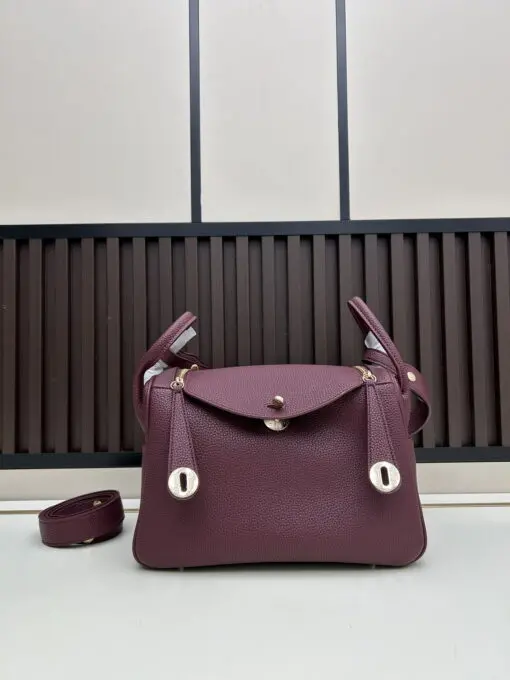 Hermès Lindy 26 Handbag Clemence Leather Burgundy - Image 3