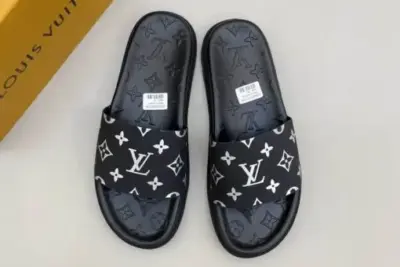 LV Slipper Black