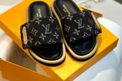 LV Slipper Black