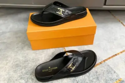 LV Slipper Black