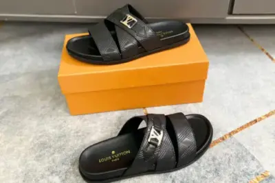 LV Slipper Black