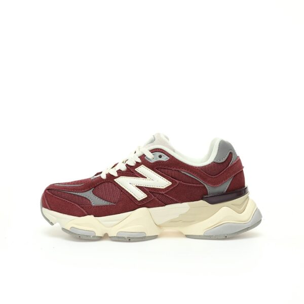 New Balance Sneaker
