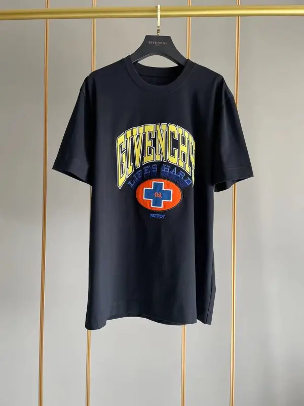TSHP1828-1-600x800-1 Givenchy T-Shirt Black - Image 1