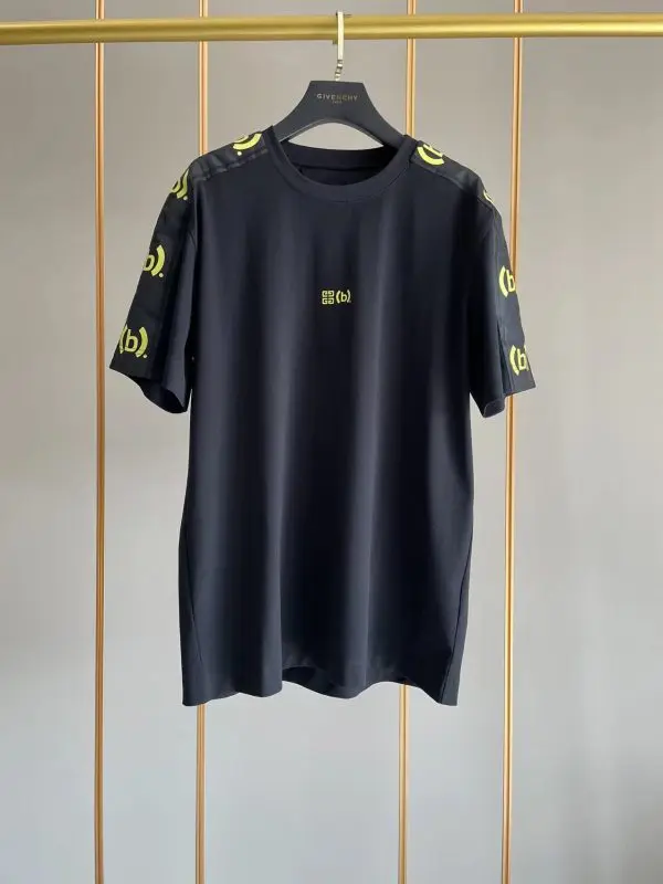 TSHP1829-1-600x800-1 Givenchy T-shirt Black - Image 1