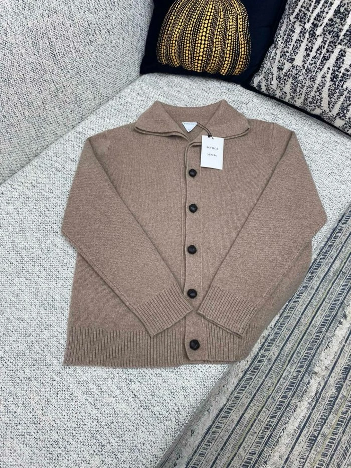 SWHO2694-1-700x933-1 Bottega Veneta Compact Wool Cardigan Beige - Image 1
