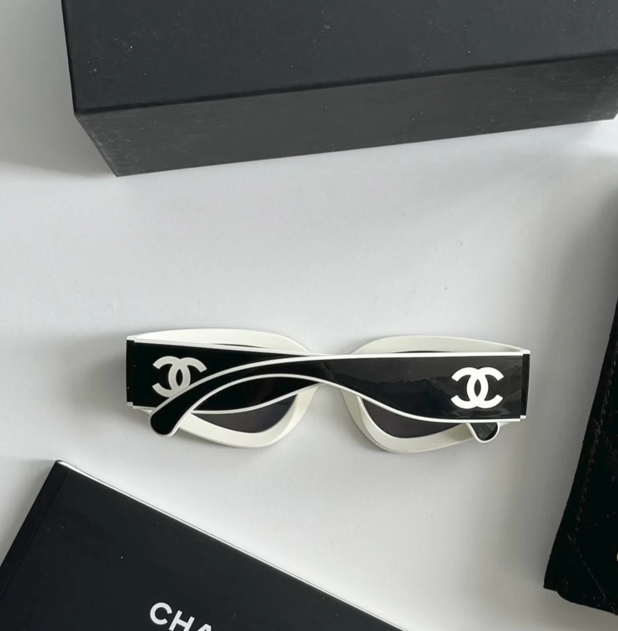 s-l1600 (1) Chanel Distinctive Black And White Frame Sunglasses - Image 1